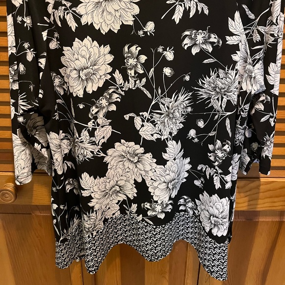 194. WOMENS KAREN KANE 0X DETAIL TOP - Picture 8 of 8